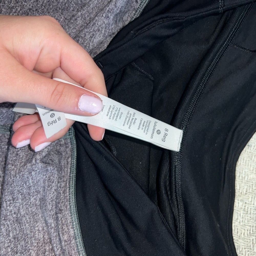 🍋 Lululemon size 8 shorts 🍋 - Picture 5 of 5